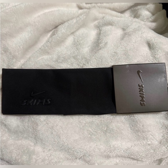 SKIMS X NIKE Obsidian Black Headband NWT main image 8
